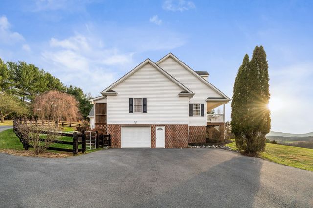 173 EASTWOOD DR, Staunton, VA 24401