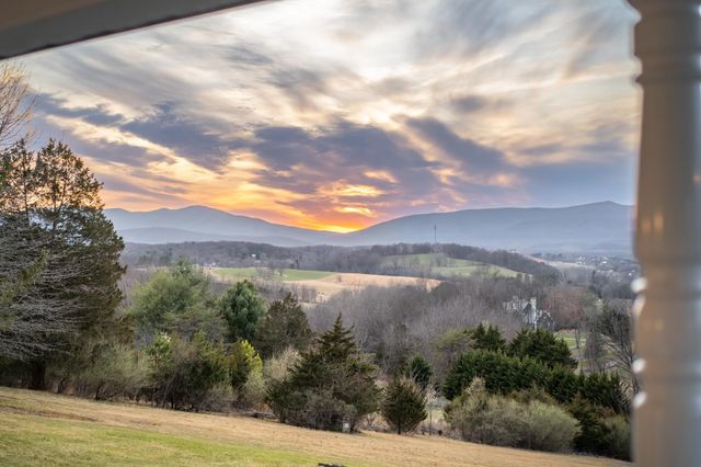 173 EASTWOOD DR, Staunton, VA 24401