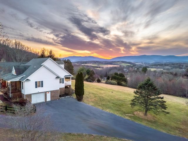 173 EASTWOOD DR, Staunton, VA 24401