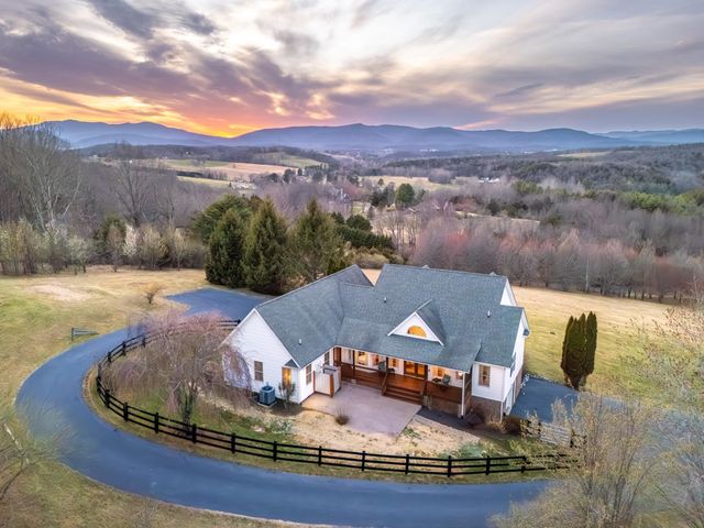 173 EASTWOOD DR, Staunton, VA 24401