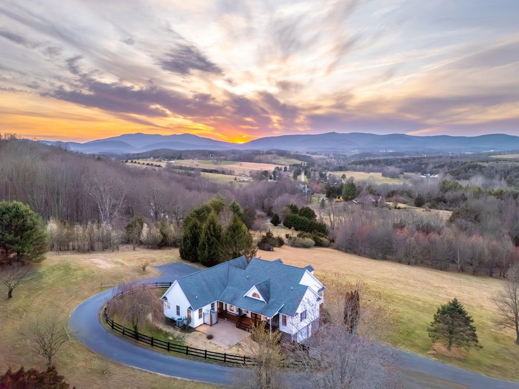 173 EASTWOOD DR, Staunton, VA 24401