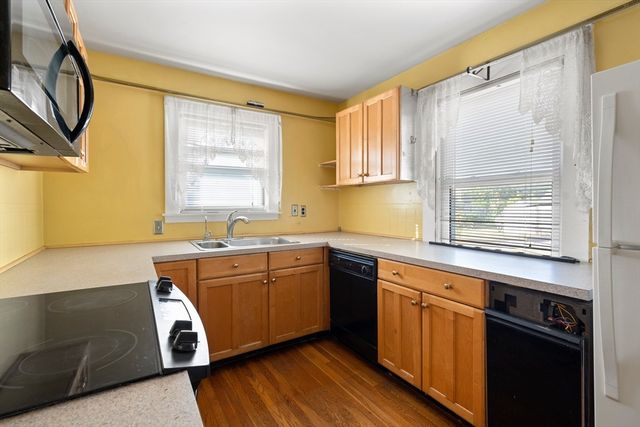 29 Pitman St, Methuen, MA 01844