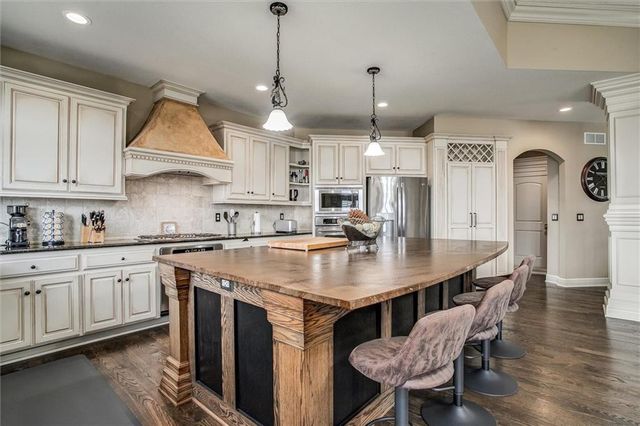 10611 N Michigan Avenue, Kansas City, MO 64155