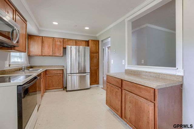 9472 Tomahawk Boulevard, Omaha, NE 68134