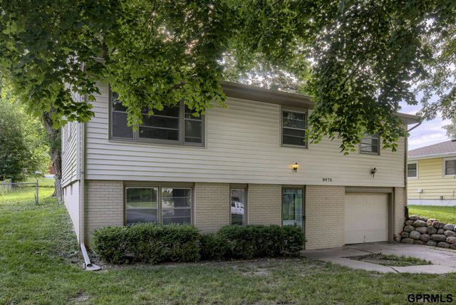 9472 Tomahawk Boulevard, Omaha, NE 68134