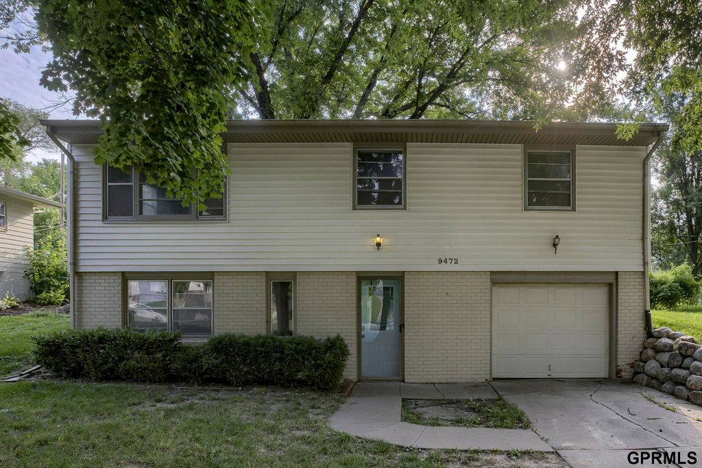 9472 Tomahawk Boulevard, Omaha, NE 68134