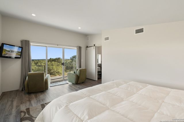 370 Gray Wolf, Blanco, TX 78606