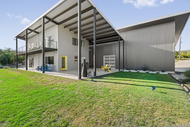 370 Gray Wolf, Blanco, TX 78606