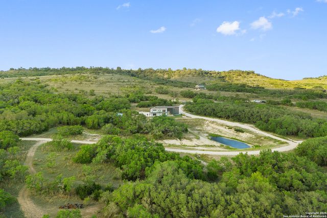 370 Gray Wolf, Blanco, TX 78606