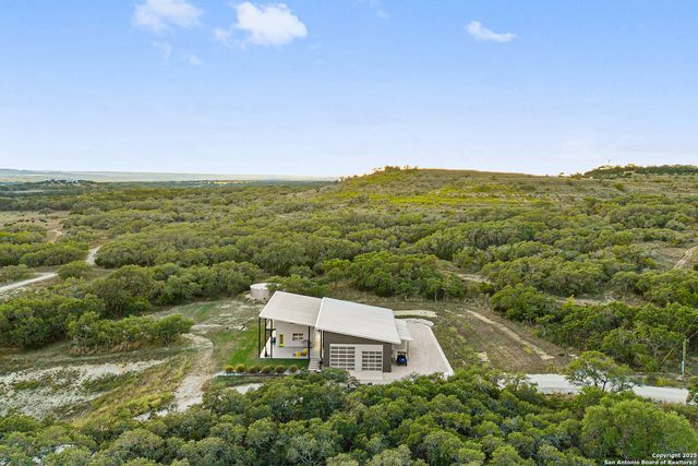 370 Gray Wolf, Blanco, TX 78606