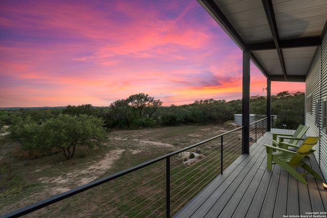 370 Gray Wolf, Blanco, TX 78606