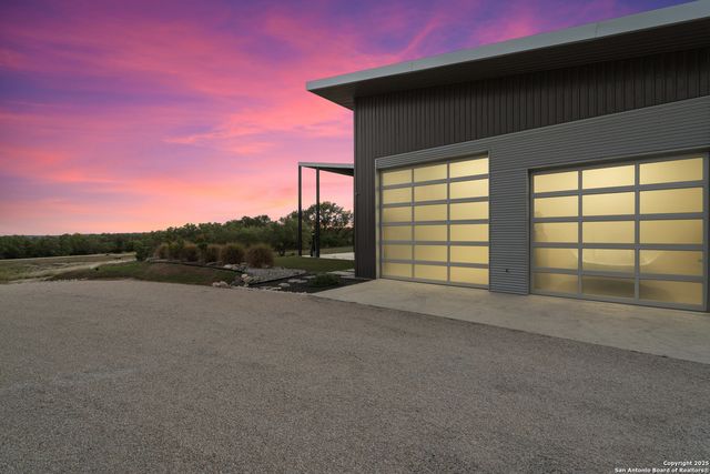 370 Gray Wolf, Blanco, TX 78606