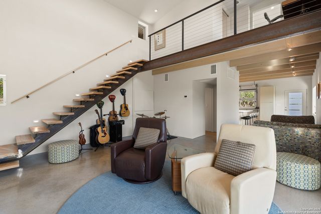 370 Gray Wolf, Blanco, TX 78606