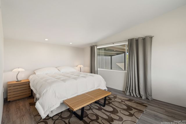 370 Gray Wolf, Blanco, TX 78606