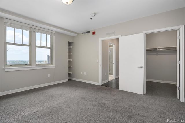 525 W Lafayette Boulevard, Detroit, MI 48226