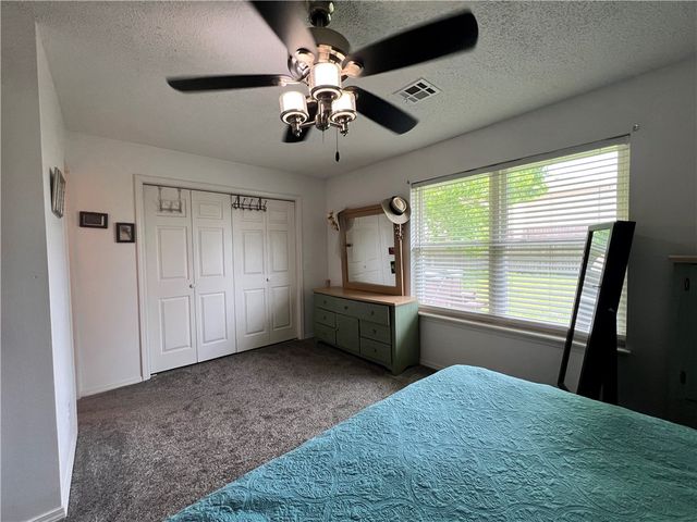 2009 S 11th Street, Rogers, AR 72758