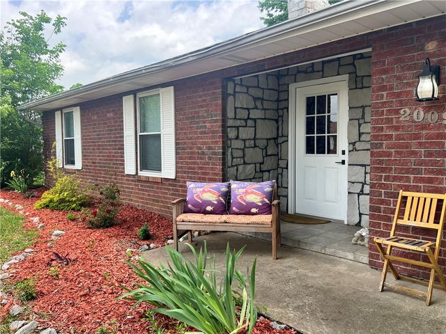 2009 S 11th Street, Rogers, AR 72758
