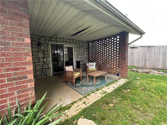 2009 S 11th Street, Rogers, AR 72758