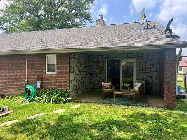 2009 S 11th Street, Rogers, AR 72758