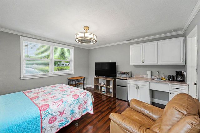 6242 5TH AVENUE N, St Petersburg, FL 33710