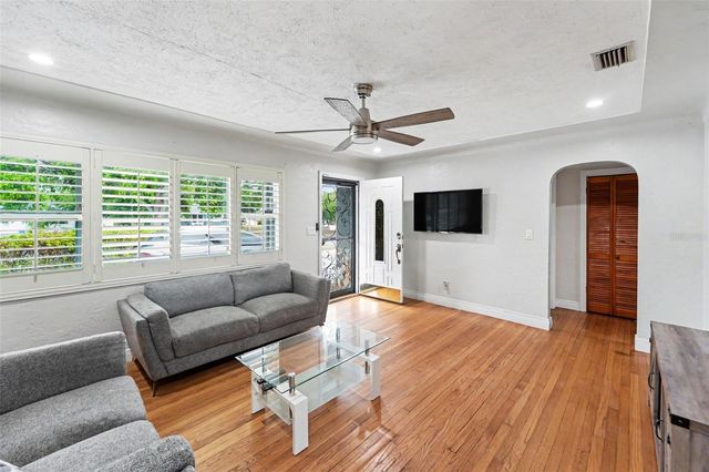 6242 5TH AVENUE N, St Petersburg, FL 33710