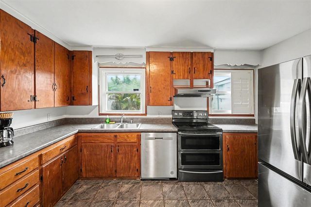 6242 5TH AVENUE N, St Petersburg, FL 33710