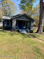 1318 Linden Place, Jackson, MS 39202