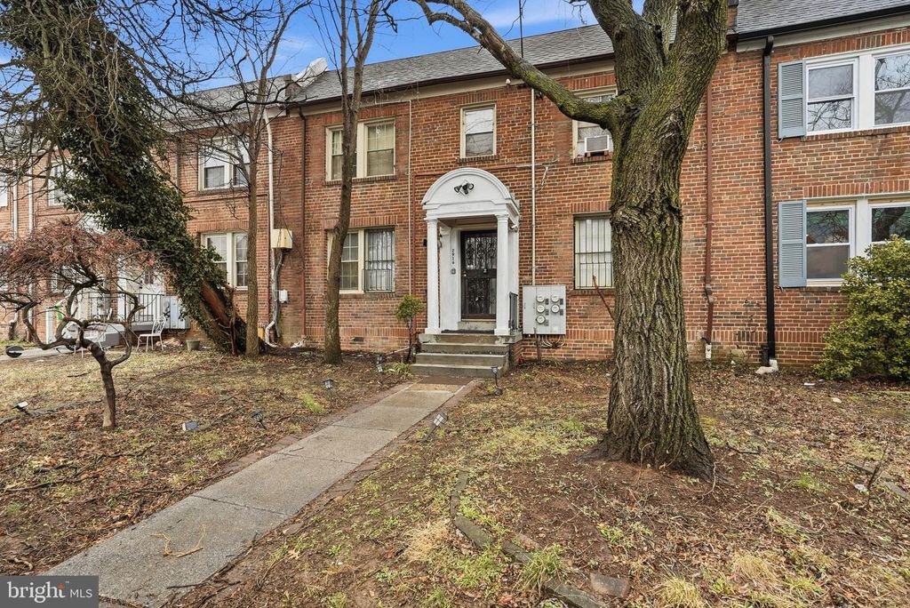 2916 8TH ST NE, Washington, DC 20017