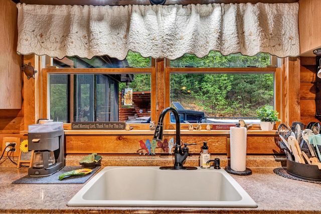 634 Zimmerman RD, Blue Ridge, VA 24064