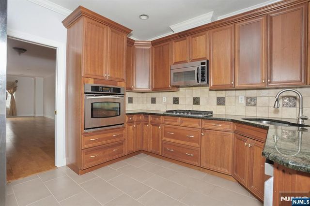 3 Candlewood Drive, Old Tappan, NJ 07675