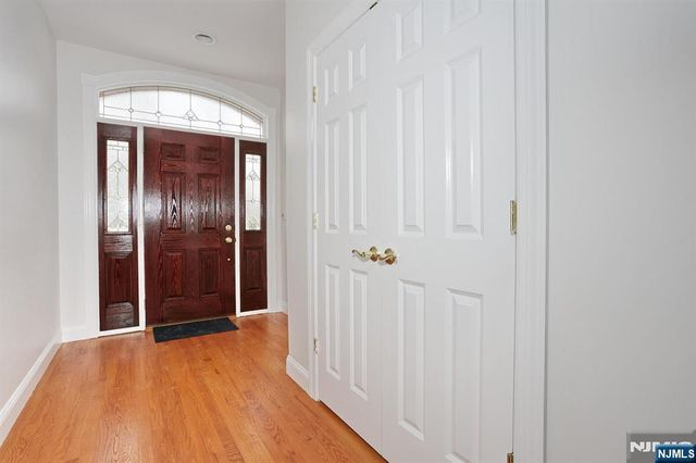 3 Candlewood Drive, Old Tappan, NJ 07675