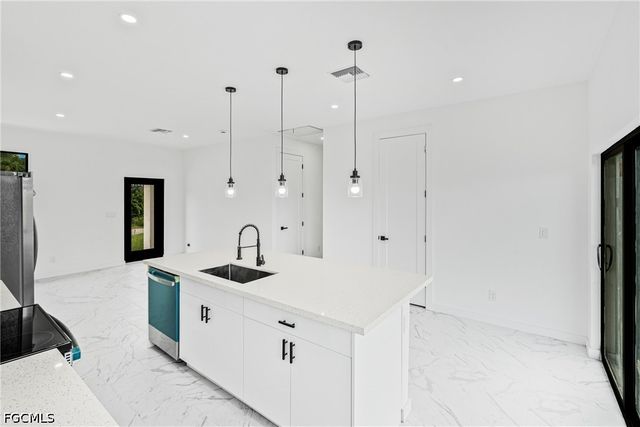 2807 6th ST SW, Lehigh Acres, FL 33976