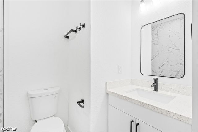 2807 6th ST SW, Lehigh Acres, FL 33976