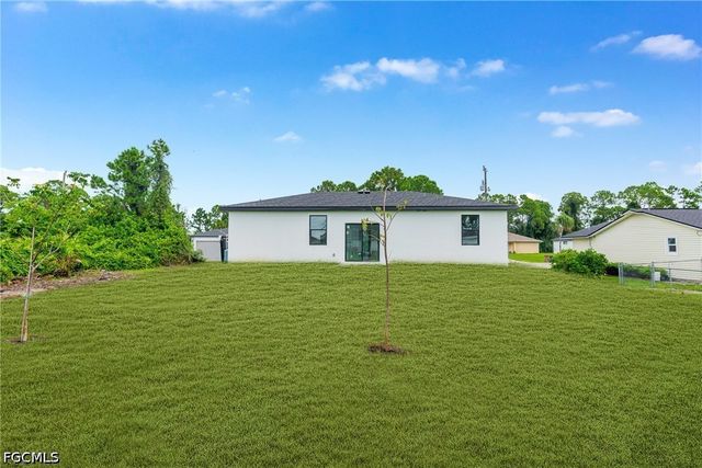 2807 6th ST SW, Lehigh Acres, FL 33976