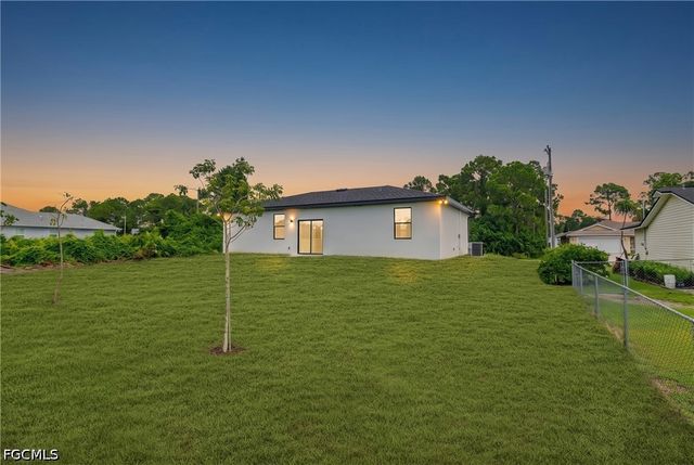 2807 6th ST SW, Lehigh Acres, FL 33976