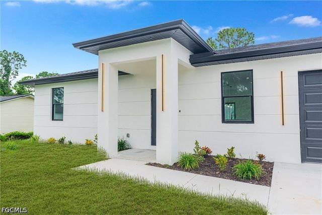 2807 6th ST SW, Lehigh Acres, FL 33976