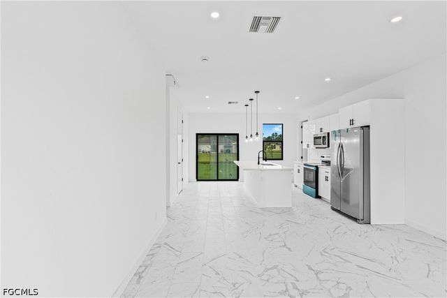 2807 6th ST SW, Lehigh Acres, FL 33976