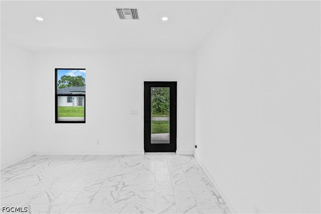 2807 6th ST SW, Lehigh Acres, FL 33976