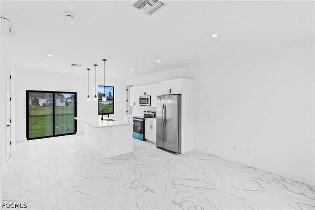 2807 6th ST SW, Lehigh Acres, FL 33976