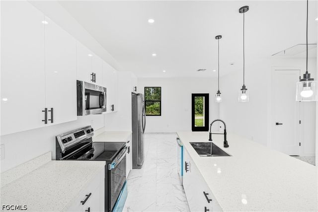 2807 6th ST SW, Lehigh Acres, FL 33976