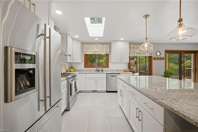 10346 Acorn LN, Smithfield, VA 23430