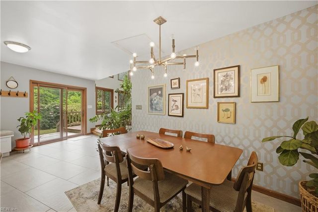 10346 Acorn LN, Smithfield, VA 23430