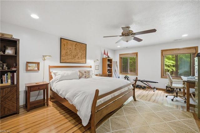 10346 Acorn LN, Smithfield, VA 23430