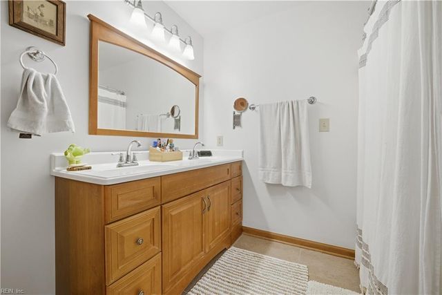 10346 Acorn LN, Smithfield, VA 23430