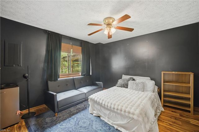 10346 Acorn LN, Smithfield, VA 23430