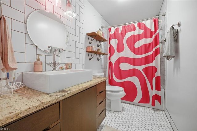 10346 Acorn LN, Smithfield, VA 23430