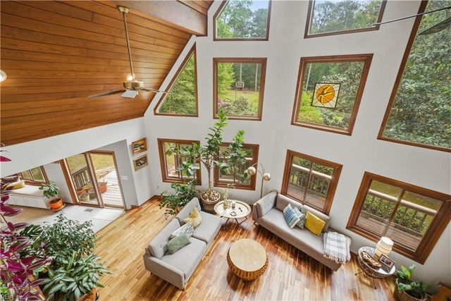10346 Acorn LN, Smithfield, VA 23430