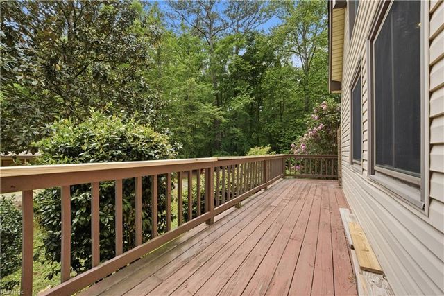 10346 Acorn LN, Smithfield, VA 23430