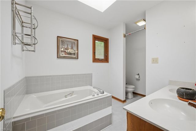 10346 Acorn LN, Smithfield, VA 23430