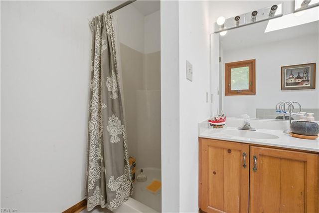 10346 Acorn LN, Smithfield, VA 23430